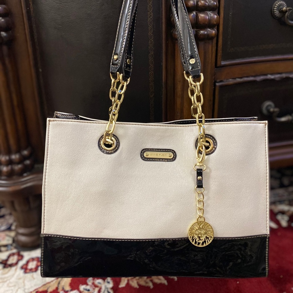 Ann Klein black & cream patent leather purse
